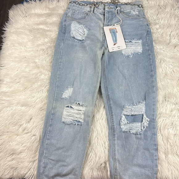 NWT Blue Savy High Rise Mom Fit Light Wash Distressed Jeans - Picture 7 of 9